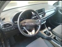 Usado Hyundai i30 100 CV (73 kW) 2019 Gris / plata Berlina