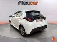 Usado Toyota Yaris Hybrid Active 116 CV (85 kW) 2023 Blanco Berlina