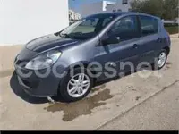 Usado Renault Clio II Privilege 80 CV (58 kW) 2006 Gris / plata Berlina