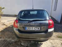 Usado Toyota Corolla Terra 90 CV (66 kW) 2004 Gris / plata Berlina