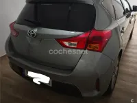 Usado Toyota Auris Hybrid Advance 136 CV (100 kW) 2013 Gris / plata Berlina