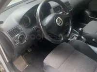 Usado VW Bora Highline 115 CV (84 kW) 2002 Gris / plata Berlina