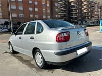 Usado Seat Cordoba 75 CV (55 kW) 2002 Gris / plata Berlina