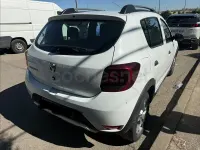 Usado Dacia Sandero Comfort 90 CV (66 kW) 2019 Blanco Berlina