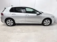 Usado VW Golf VIII Life 115 CV (84 kW) 2021 Gris / plata Berlina