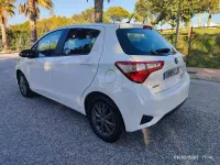 Usado Toyota Yaris Hybrid Active 100 CV (73 kW) 2020 Blanco Berlina