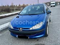 Usado Peugeot 206 70 CV (51 kW) 2004 Azul Berlina
