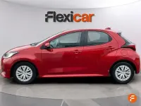 Begagnad Toyota Yaris Hybrid Active 116 HK (85 kW) 2023 Röd Sedan