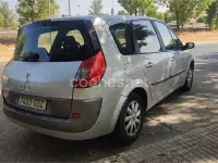 Usado Renault Grand Scénic II Dynamique 105 CV (77 kW) 2008 Gris / plata Monovolumen