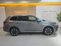 Usado Mitsubishi Outlander P-HEV 203 CV (149 kW) 2016 Gris / plata SUV