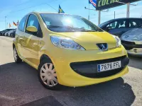 Usado Peugeot 107 68 CV (50 kW) 2006 Amarillo Utilitario