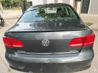 Usado VW Passat 105 CV (77 kW) 2013 Gris / plata Berlina
