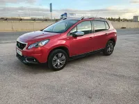 Usado Peugeot 2008 Allure 120 CV (88 kW) 2018 Rojo SUV