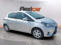 Usado Toyota Yaris Hybrid Active 100 CV (73 kW) 2019 Gris Utilitario