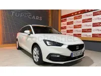 Usado Seat Leon Style 150 CV (110 kW) 2021 Blanco Familiar