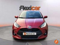 Usado Toyota Yaris Hybrid Active 116 CV (85 kW) 2023 Rojo Utilitario