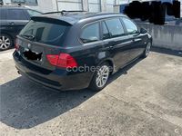 Usado BMW 318 143 CV (105 kW) 2012 Negro Familiar