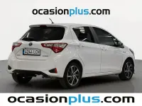 Usado Toyota Yaris Hybrid 100 CV (73 kW) 2019 Blanco Berlina