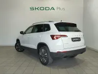 Usado Skoda Karoq Selection 116 CV (85 kW) 2025 Blanco SUV