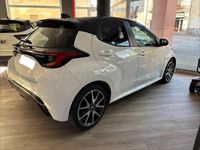 Usado Toyota Yaris Hybrid Style 116 CV (85 kW) 2022 Blanco Berlina