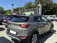 Usado Kia Stonic 120 CV (88 kW) 2023 Gris SUV