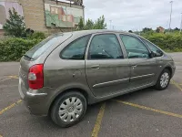Usado Citroën Xsara Picasso Exclusive 110 CV (80 kW) 2007 Marrón Monovolumen