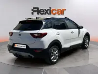 Usado Kia Stonic 101 CV (74 kW) 2018 Blanco SUV