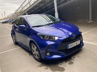 Usado Toyota Yaris Hybrid Active 116 CV (85 kW) 2025 Azul Utilitario