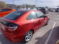 Usado Mercedes C200 122 CV (89 kW) 2005 Granate Berlina