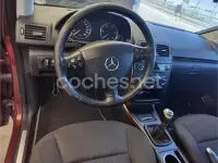 Usado Mercedes A180 Avantgarde 109 CV (80 kW) 2005 Granate Monovolumen