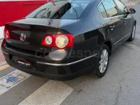 Usado VW Passat Advance 140 CV (102 kW) 2007 Gris / plata Berlina
