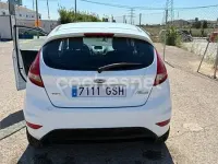 Usado Ford Fiesta Trend 90 CV (66 kW) 2009 Blanco Berlina