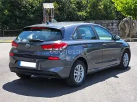 Usado Hyundai i30 110 CV (80 kW) 2017 Gris / plata Berlina