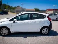 Usado Ford Fiesta Trend 68 CV (50 kW) 2010 Blanco Berlina