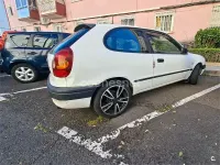 Usado Toyota Corolla 110 CV (80 kW) 2000 Blanco Berlina