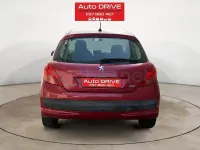 Usado Peugeot 207 90 CV (66 kW) 2006 Granate Berlina