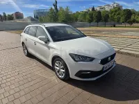 Usado Seat Leon Style 130 CV (95 kW) 2021 Blanco Familiar