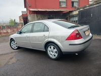 Usado Ford Mondeo Ghia 130 CV (95 kW) 2005 Gris / plata Berlina