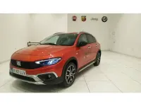 Usado Fiat Tipo Cross 101 CV (74 kW) 2020 Naranja Berlina