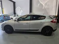 Usado Renault Mégane III Life 115 CV (84 kW) 2013 Gris / plata Berlina