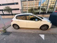 Usado Peugeot 208 Signature Sky 99 CV (72 kW) 2019 Blanco Utilitario