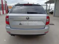 Usado Skoda Superb Ambition 140 CV (102 kW) 2015 Blanco Familiar