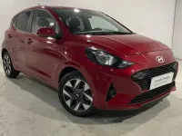 Usado Hyundai i10 63 CV (46 kW) 2025 Granate Utilitario