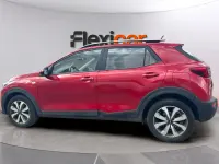 Usado Kia Stonic 84 CV (61 kW) 2022 Granate SUV