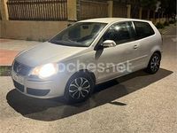 Usado VW Polo Sportline 80 CV (58 kW) 2005 Gris / plata Utilitario