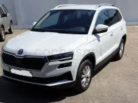 Usado Skoda Karoq Ambition 150 CV (110 kW) 2022 Blanco SUV