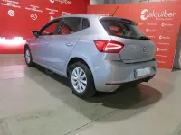 Usado Seat Ibiza Style Plus 110 CV (80 kW) 2022 Gris / plata Utilitario