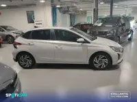 Usado Hyundai i20 84 CV (61 kW) 2025 Gris Utilitario