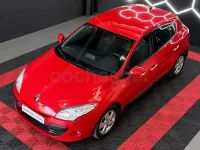 Usado Renault Mégane Dynamique 110 CV (80 kW) 2009 Rojo Berlina