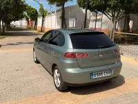 Usado Seat Ibiza Sport 100 CV (73 kW) 2004 Verde Utilitario